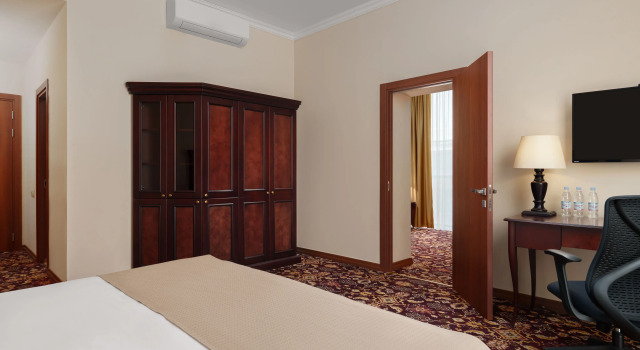 Четырёхместный люкс Grand Ani Grand Hotel Yerevan