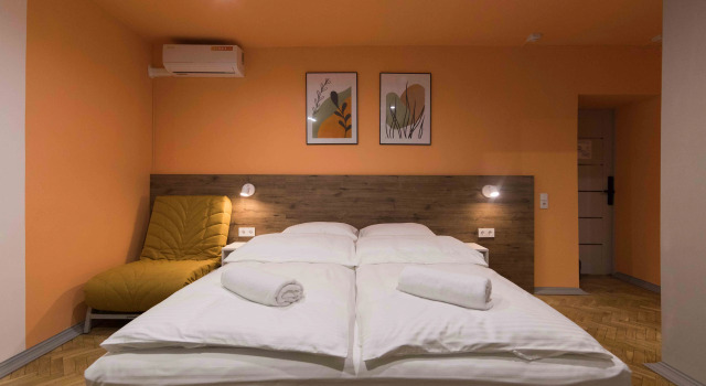 Mini-Otel Urban Rooms, Buchen Sie Gasthaus Hotels in Minskaja Woblasz mit Parkplatz, Parkplätze