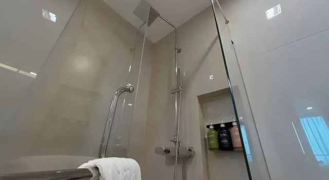 Трёхместный номер Premier (North Tower) с видом на город Отель The Berkeley Hotel Pratunam