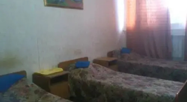 Кровать в общем номере Берег
