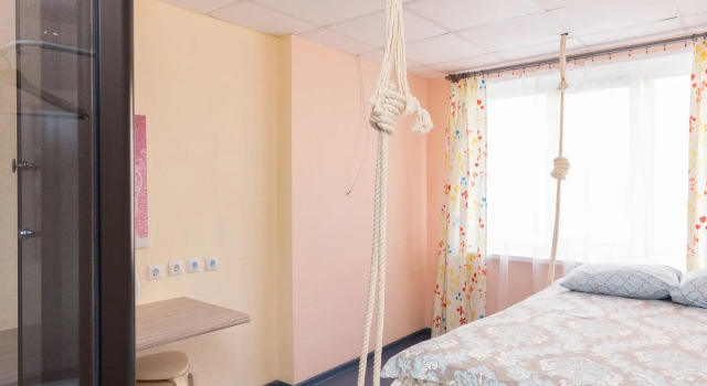 Family with Shower Cabin room with city view 7 Days Hostel