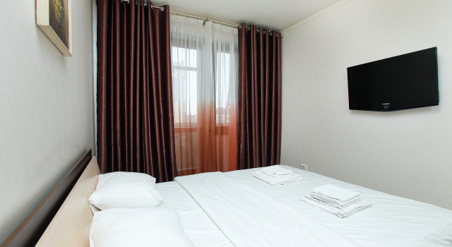 V stile minimalism s jivopisnim vidom na park Sadi mechti Flat, Reserva ahora Apartamento Hoteles en Krasnoyarsk con aparcamiento, Aparcamiento