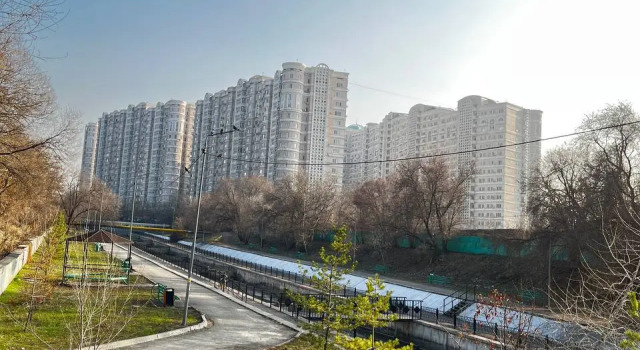 2kh Komnatnaya Trts Mega Flat, Prenota Appartamento Hotel a Almaty con parcheggio, Parcheggio