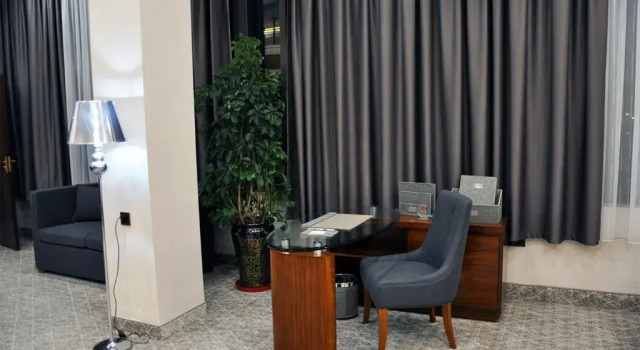 Трёхместный полулюкс Parliament Palace Hotel