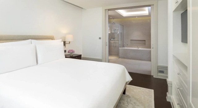 Двухместный клубный номер Corner Prestige c 1 комнатой Отель Oriental Residence Bangkok