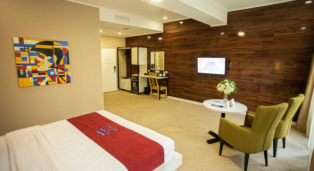 Двухместный номер Premium с балконом Отель B Hotel Bishkek