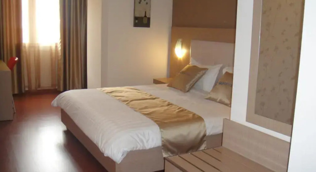 Sky 2 Hotel Tirana, Забронировать Отель Тирана область Тирана, рядом с Skanderbeg Square