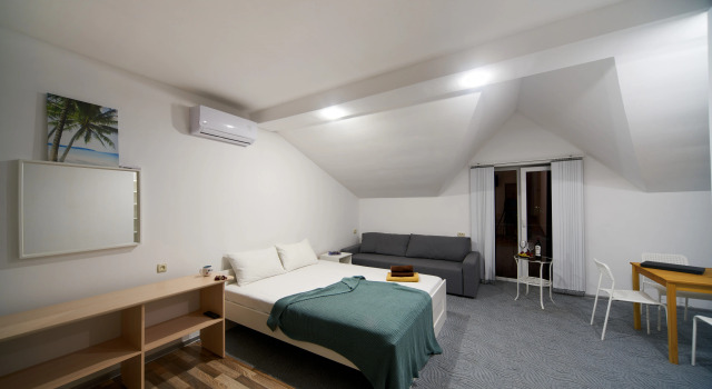 Двухместный полулюкс Comfort Мансарда с красивым видом из окна Мини-отель Ла Мари