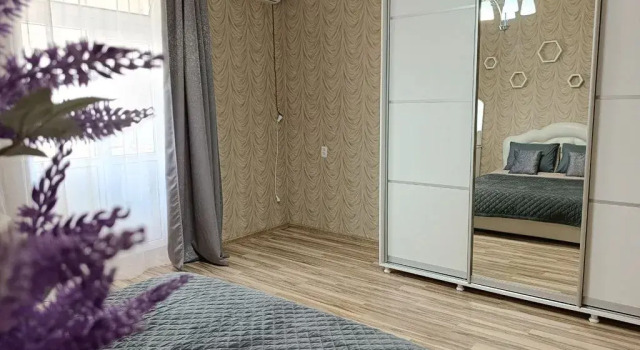 Четырёхместные апартаменты с 2 комнатами с балконом Квартира Двушка рядом с ТЦ Ярмарка и Вокзалом