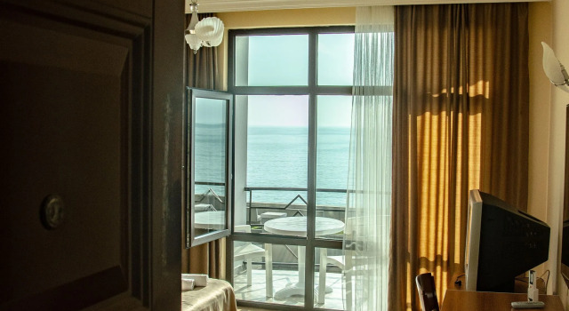 Четырёхместный номер Standard с балконом и с видом на море Отель Hotel Medusa