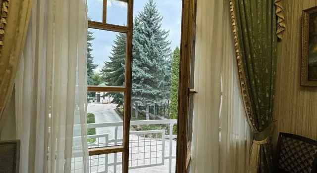 Номер Семейный Комфорт (в гостевом доме М.Кшесинской) с балконом и с красивым видом из окна Spa бутик-отель "Усадьба Кшесинской"