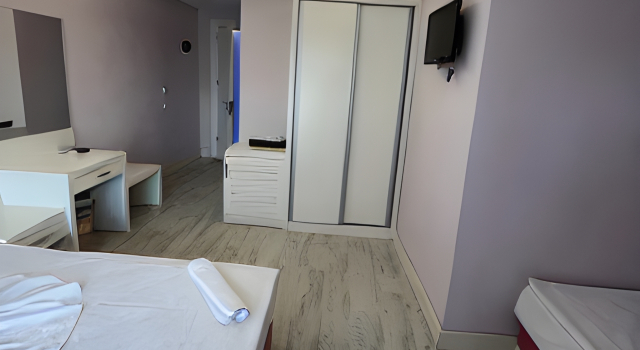 Трёхместный номер Standard с балконом и с видом на город Beachway Hotel