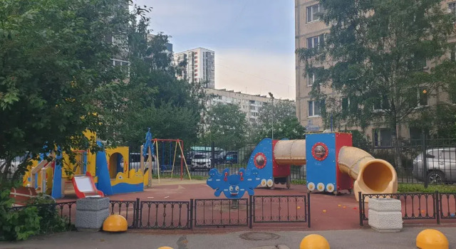 Na Prospekte Nastavnikov 47K1 Lodging House