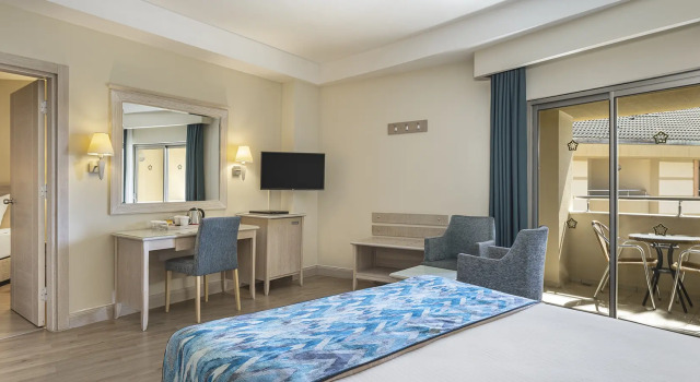 Четырёхместный номер семейный с балконом и с красивым видом из окна Side Star Park Hotel - All Inclusive