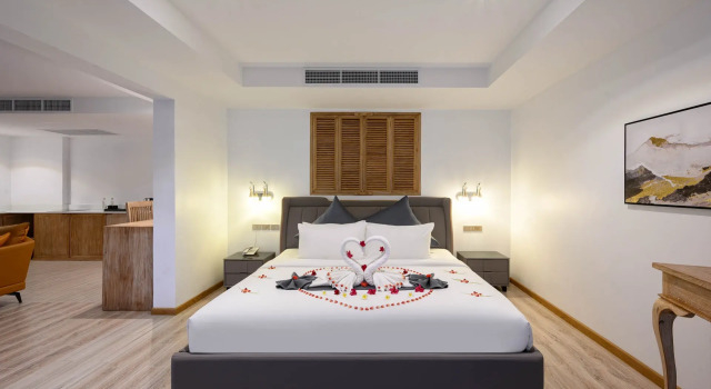 Двухместный люкс Royal с балконом Курортный отель ROYAL YAO YAI ISLAND BEACH RESORT