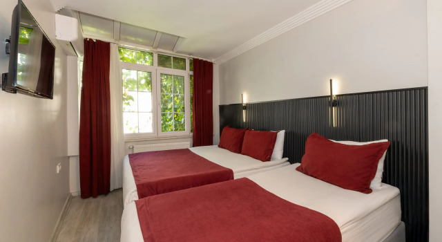 Трёхместный номер Standard с красивым видом из окна Отель Istanbul Holiday Hotel