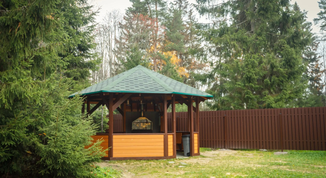 Коттедж с 5 комнатами с балконом Гостевой дом Green Forest у Игоры
