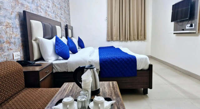 Семейный номер Standard Отель Airport Mayank Residency