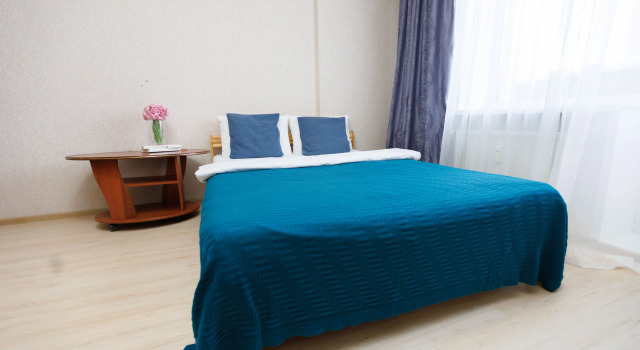 Kvartirnyy vopros uyutnoe mesto na Frontovoi Flat, Prenota Appartamento Hotel a Udmurtia con parcheggio, Parcheggio