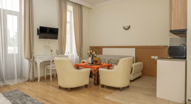 Семейные апартаменты с балконом и с видом на город Мини-отель HB Apartments Marjani