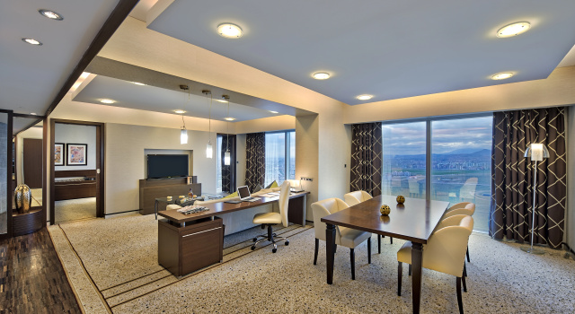 Люкс с красивым видом из окна Grand Hotel Konya
