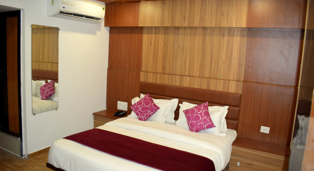 Palak Palace Hotel, Réserver Hôtel Bodakdev Gujarat