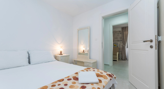 Djurisic Guest House, Book Pension Hoteller i Kotor Riviera med parkering, Parkering