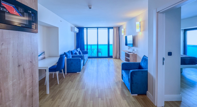 Четырёхместный люкс Улучшенный с панорамным видом на море ORBI CITY RightApart Hotel