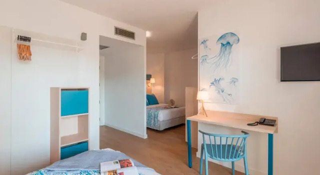 Трёхместный номер с балконом Hotel Salou Beach Family Rentalmar