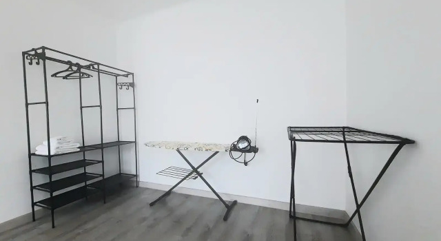 Квартира 1-к., 35 м², 4/5 этаж, Забронировать Апартаменты/квартира Отели Кемерово с парковкой, Парковка