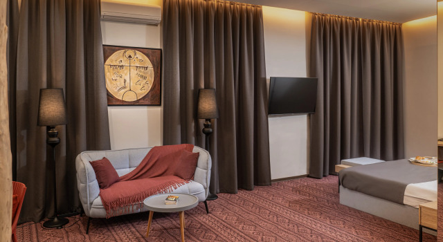 O podwyższonym standardzie dwuosobowy pokój Sterh Hotel