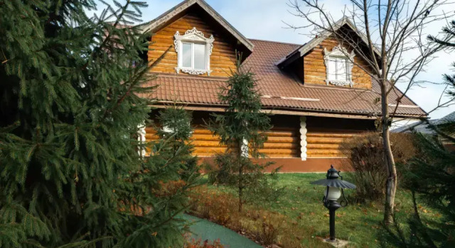 Трёхместный номер в Бревенчатом доме семейный с видом на сад Отель Загородный клуб Лачи