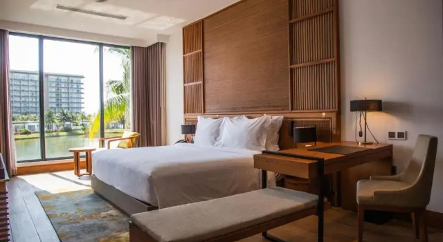 Вилла Private Pool с 3 комнатами с видом на озеро Отель Mövenpick Villas & Residences  Phu Quoc
