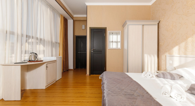 Двухместный номер с панорамным застеклением Comfort с балконом Ева