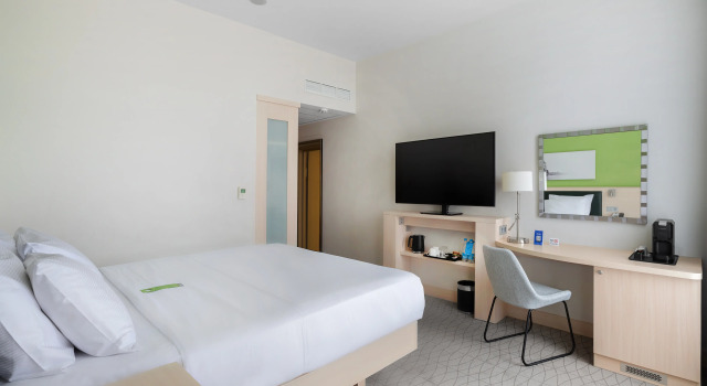 Двухместный номер Улучшенный с видом на город Отель Hampton by Hilton Minsk City Center