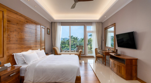 Отель Araliya Beach Resort and Spa