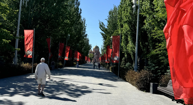 Квартира на Центральной Набережной, Забронировать Апартаменты/квартира Отели Волгограда с парковкой, рядом с Молодежный театр, Парковка