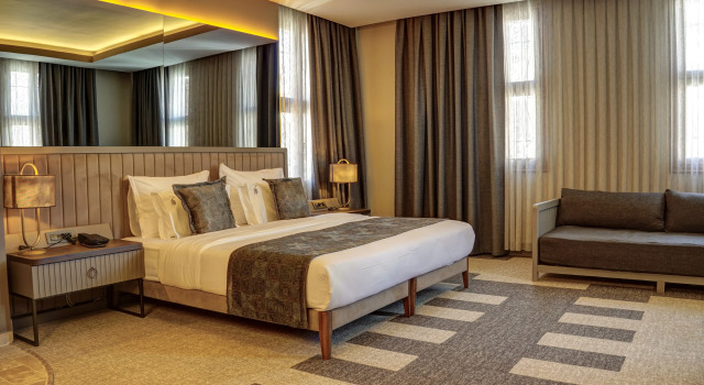 Номер Jacuzzi Deluxe Four Mansions Hotel