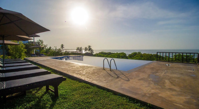 Курортный отель Ananthaya Beach