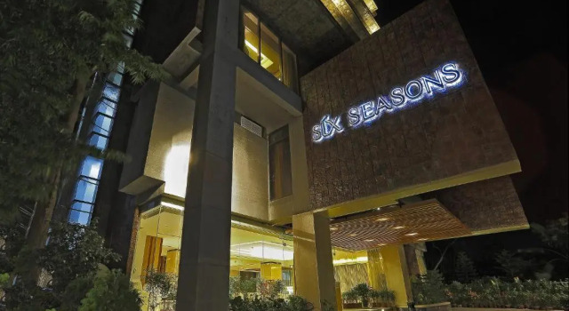 Отель Six Seasons