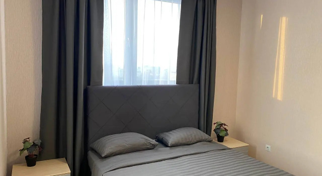 Komfort i Vid 20 Etazha: ryadom s Yarmarkoy Apartments, Prenota Appartamento Industrialny City District 