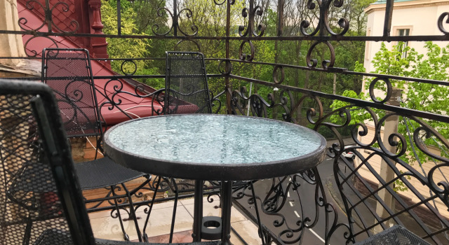 Полулюкс с 2 комнатами с балконом и с красивым видом из окна Мини-Отель Count Villa