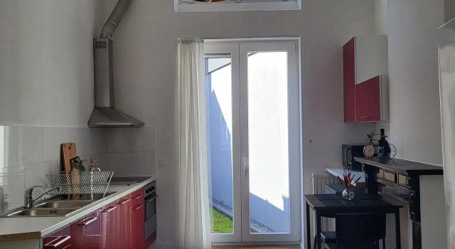 Brussels Bed & Blockchain Private rooms with shared bathroom, Забронировать Гостевой дом Отели Брюссельского столичного региона с парковкой, рядом с Королевский музей военной истории, Парковка