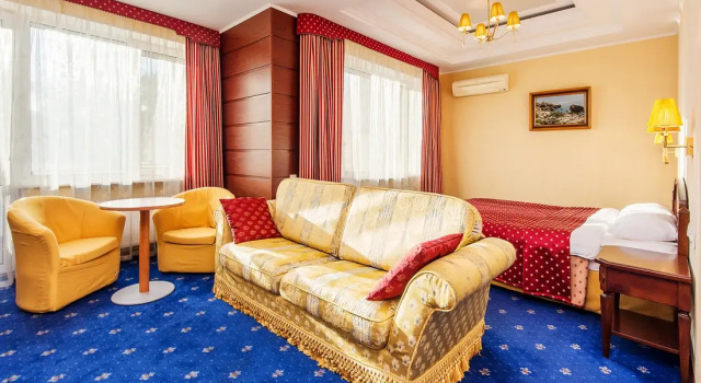 Dvoulůžkový s manželskou postelí Junior Suite s balkonem Agora Boutique Hotel