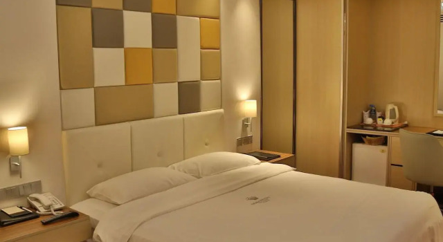 Отель Dhaka Regency Hotel & Resort, Забронировать Курортный отель Отели Дакки 4 звезды, рядом с Офис компании Bashundhara Group, 4*