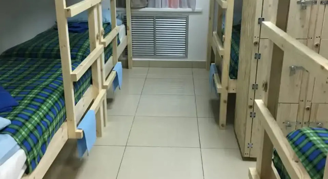 Кровать в общем номере Хостел Брусника