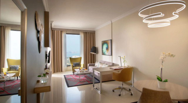 Четырёхместный люкс Grand с 2 комнатами с видом на море Отель Two Seasons Hotel & Apartments