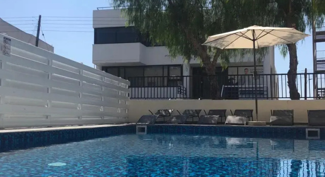 Athinas Court Apart-hotel, Rezerwuj Apartamentowiec hotelowy Pafos Pafos, w pobliżu Markideio Theatre