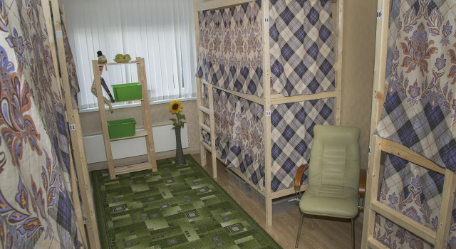 Кровать в общем номере с красивым видом из окна Green Hostel Kuzminki