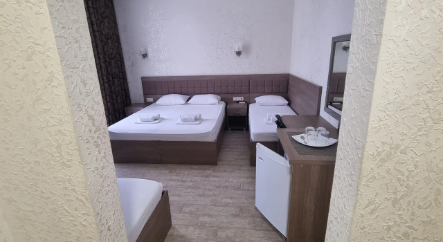 Четырёхместный номер Comfort с балконом и рядом с пляжем Отель Легенда